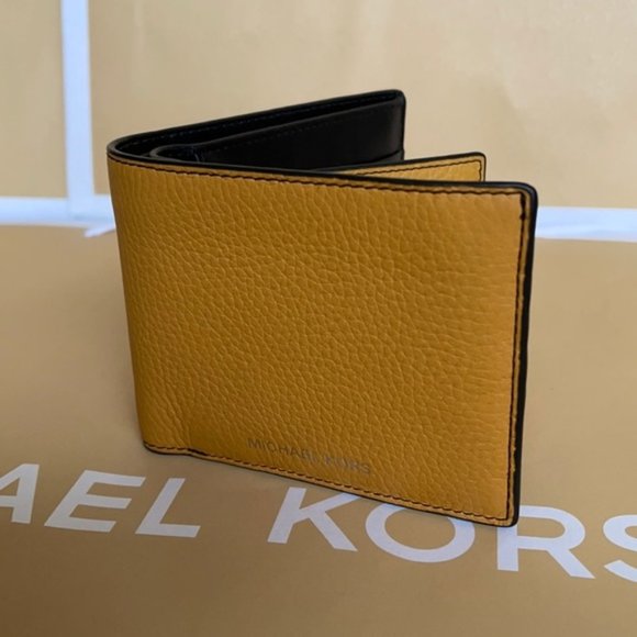 Michael Kors Men`s Cooper Pebbled Leather Billfold Wallet With Passcase - Picture 1 of 16
